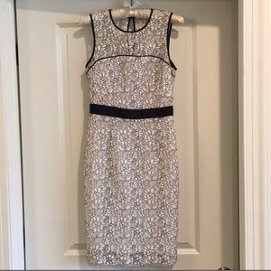 Like New ❤️ Banana Republic Sz 6 White & Navy Lace Pristine Midi Sheath Dress…
